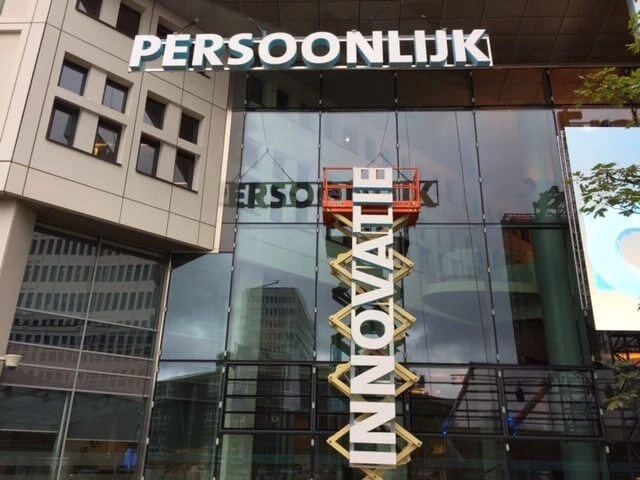 Erasmus MC Rotterdam met piepschuim letters erop geschreven Persoonlijk innovatie.